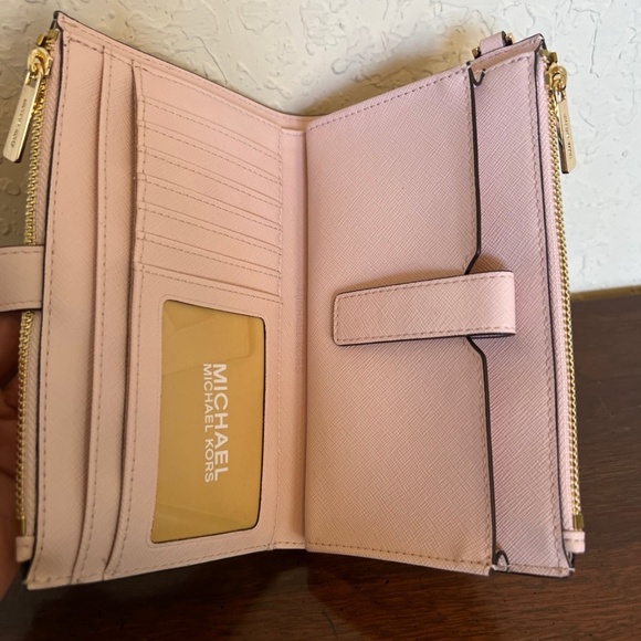 Michael Kors Jet Set Travel Large Double Zip Wristet - Picture 9 of 10